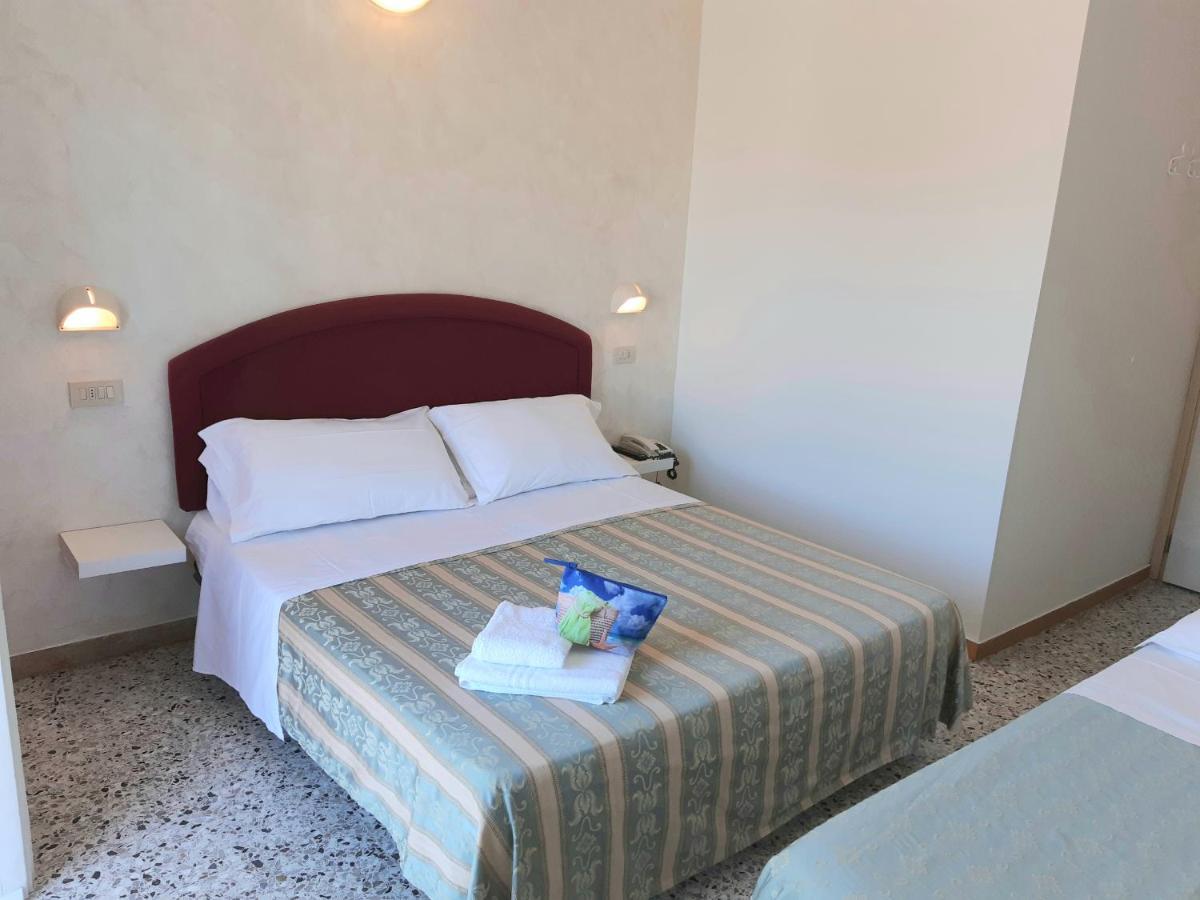Hotel Raul Riccione Buitenkant foto