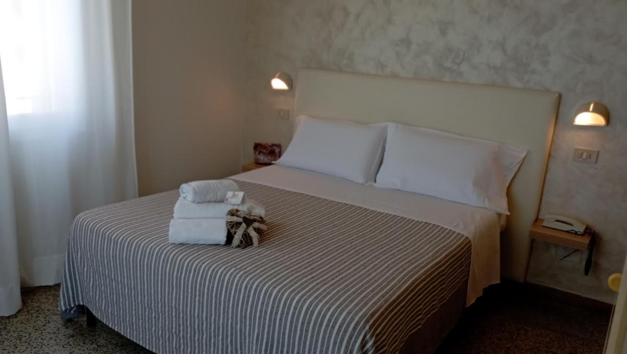 Hotel Raul Riccione Buitenkant foto