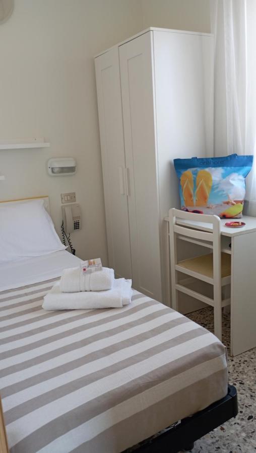 Hotel Raul Riccione Buitenkant foto